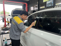 Dán phim cách nhiệt ô tô - bảo vệ xe hiệu quả, tiết kiệm